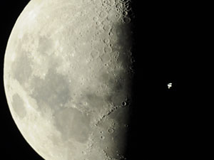 La Luna y la ISS